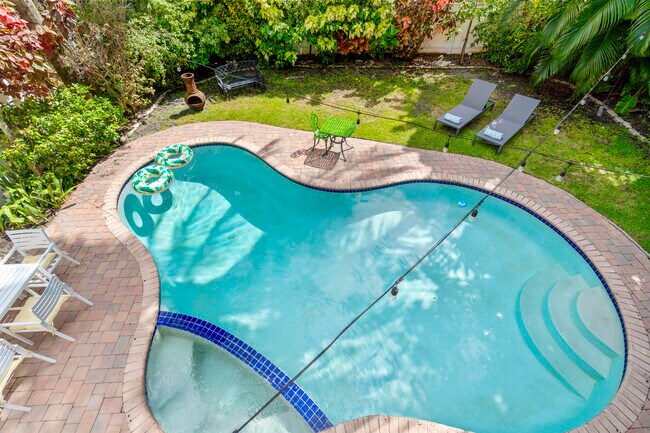 Foto del edificio - 614 SE 5th Ct