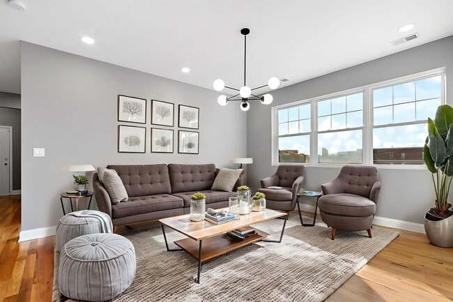 Building Photo - 6156 S Kenwood Ave