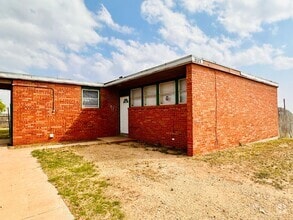 Building Photo - 2523 Dow Dr