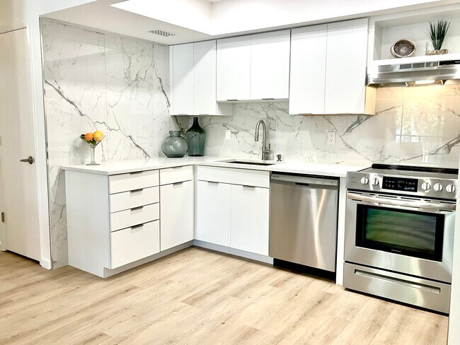 new stainless appliances, 8ft tile wall & backsplash - 631 N Orange Ave