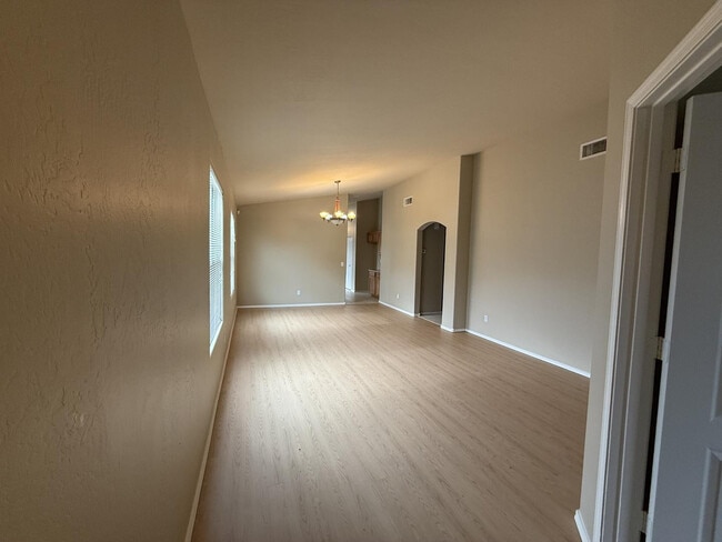 Building Photo - 25214 W Clanton Ave