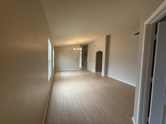 Foto del edificio - 25214 W Clanton Ave