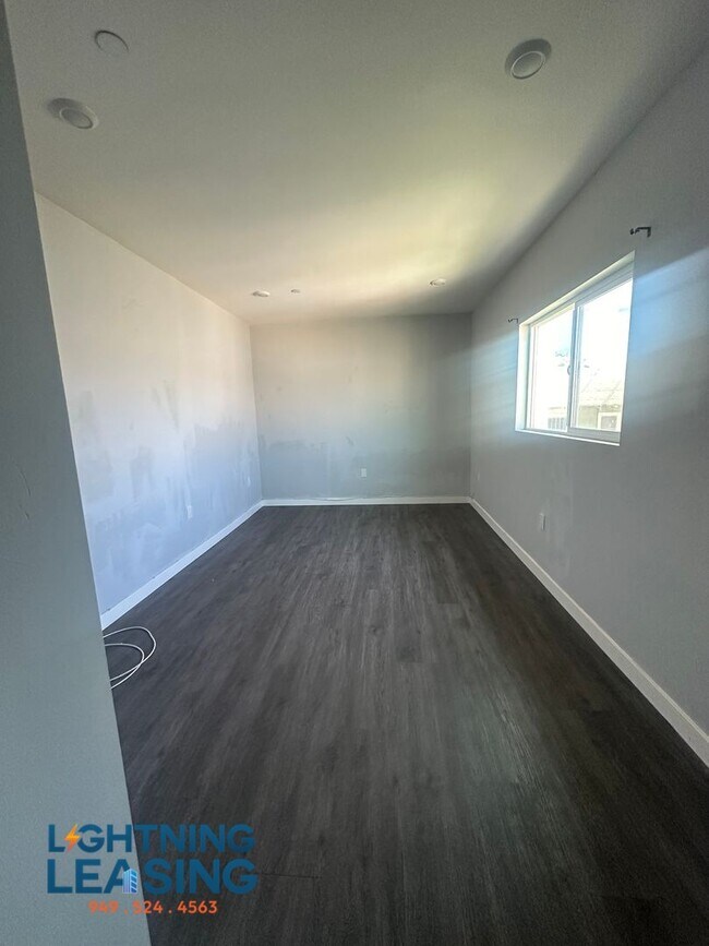 Foto del edificio - 5859 1/2 West Blvd-5859 1/2D