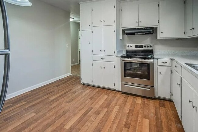 Foto del edificio - 429 Bel-Air Dr