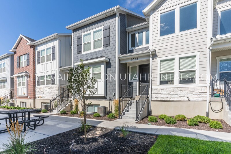 Primary Photo - 2072 N 3900 W