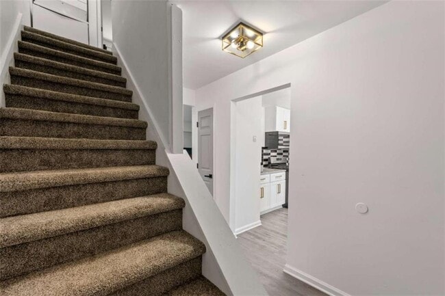 Building Photo - 732 Jamestown Crossing