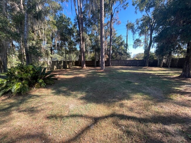 Foto del edificio - 3/2 (Valwood) This beautifully refreshed home sits in the highly sought-after Valwood community