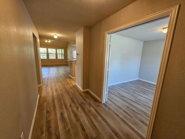 Foto del edificio - Absolutely Adorable... Lots of space