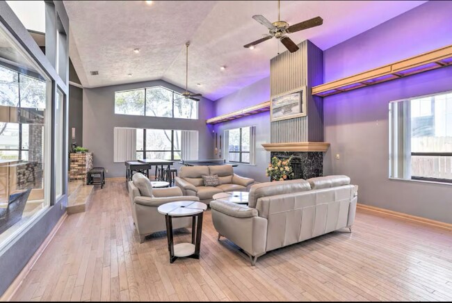 Building Photo - 10830 Oakdale Terrace