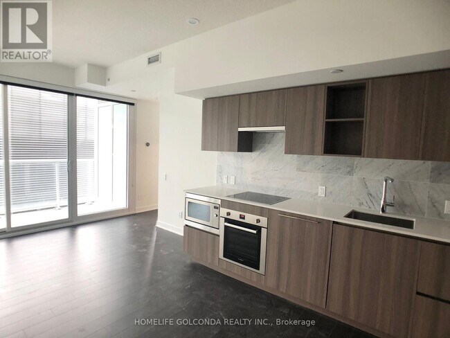 Photo du bâtiment - 17 Bathurst St