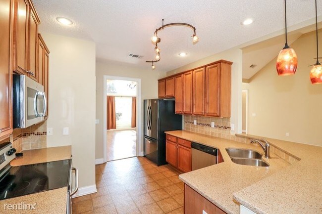 Building Photo - 4 br, 3 bath House - 229 Hathersage Dr