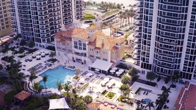 Building Photo - 4779 Collins Ave