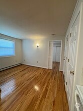 Building Photo - 90 Kibbe St
