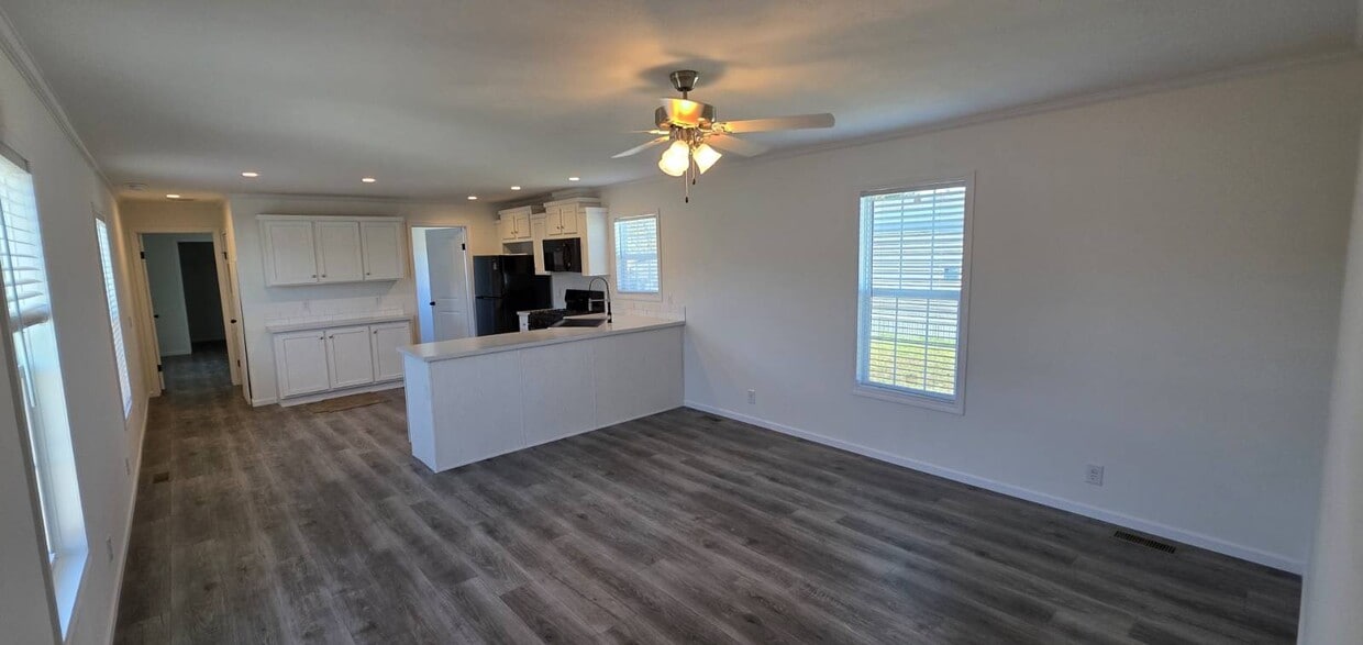 Foto principal - 10326 Old Leo Rd