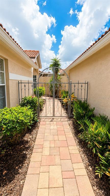 Foto del edificio - 4096 Lyndhurst Ct