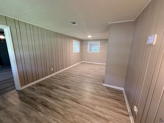 Foto del edificio - 624 Pine Ridge St