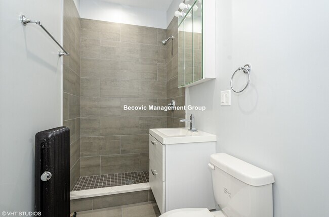 Foto del edificio - 1059 W Glenlake Ave