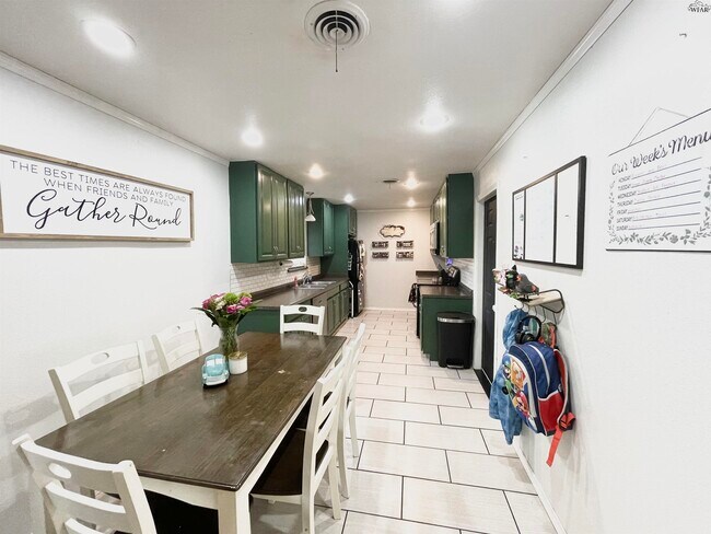 Foto del edificio - 4608 Priscilla Ln