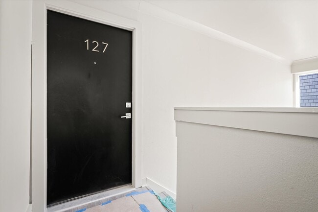 Building Photo - SPRINGHILL OAKS CONDOMINIUMS