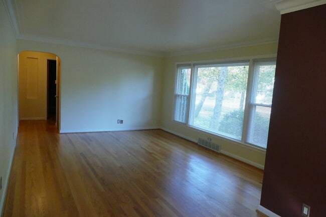 Building Photo - Royal Oak Two Bedroom / One Bathroom Brick Ranch on Large Fenced Lot