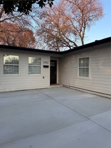 Building Photo - 2553 Wicker Ave