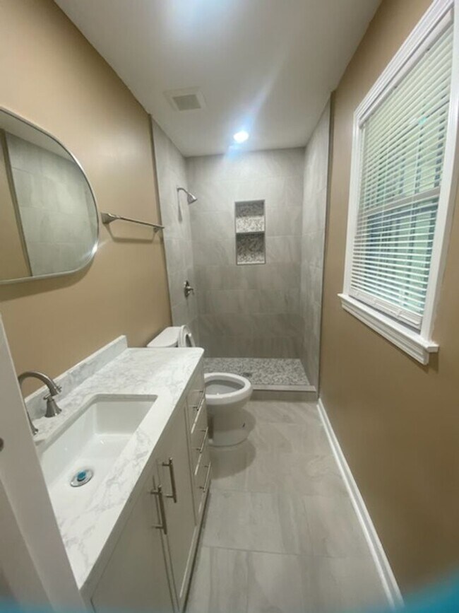 Foto del edificio - 5142 Delray Dr