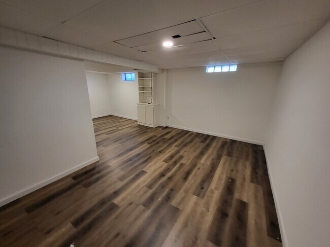 Foto del edificio - 909 W Bridge St