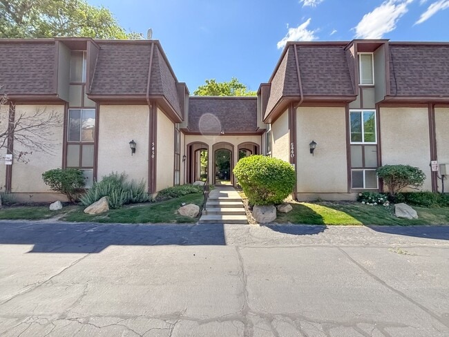 2 BR/1BA | Newly Renovated Unit | | Fenced Backyard | Covered Carpot Parking - 2 BR/1BA | Newly Renovated Unit | | Fenced Backyard | Covered Carpot Parking Townhome