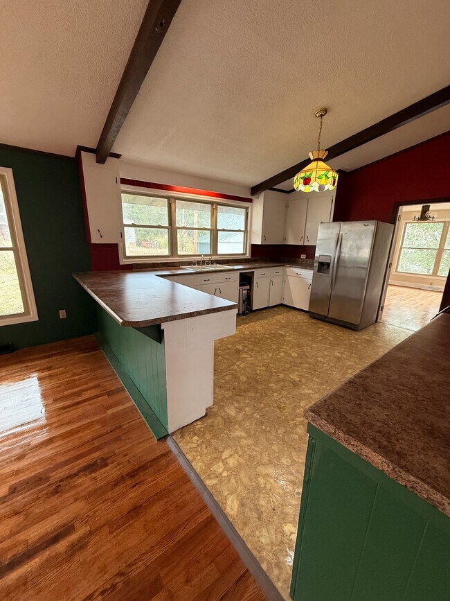 Building Photo - 104-1-501 N Main St