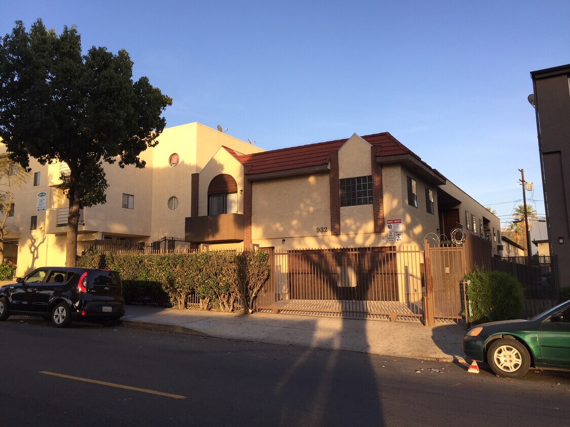 932 S Burlington Ave Unit 4, Los Angeles, CA 90006 Apartment for Rent