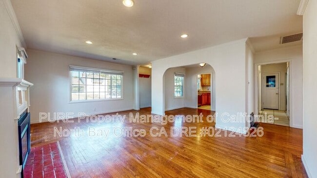 Building Photo - 1536 Parker Dr
