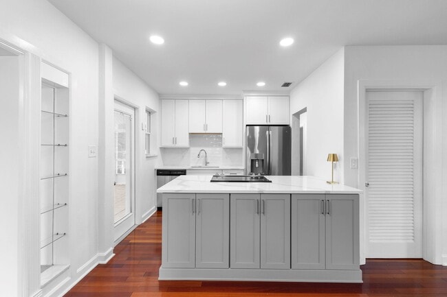 Foto del edificio - 3623 Chelsea St