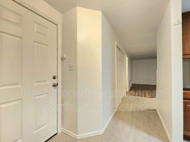 Building Photo - 2501 Lexington Ave