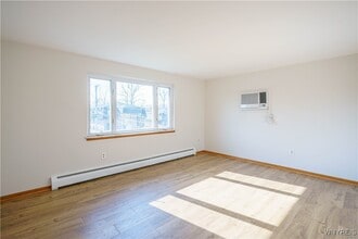 Building Photo - 185 Mead St