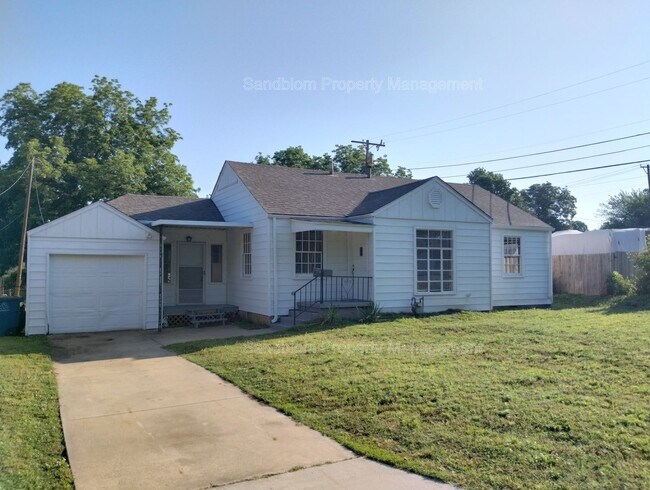 Building Photo - FOR LEASE | Tulsa | $1000 Rent | 2 Bed, 1 ...