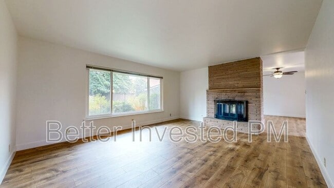 Foto del edificio - 4729 Montgomery Dr