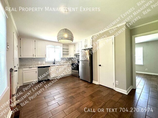 Foto del edificio - Must see! Updated 3 Bed / 1 Bath home in C...