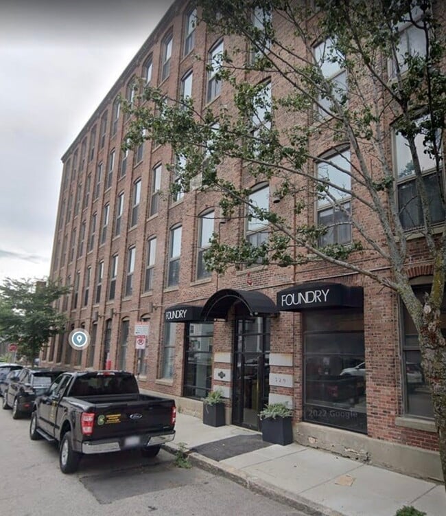 Building Photo - 320 W 2nd St