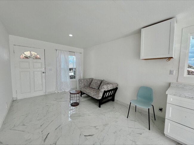 Building Photo - 2 Bedroom Home in Hollister