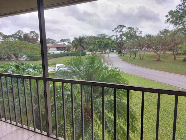 Foto del edificio - 6527 Chasewood Dr