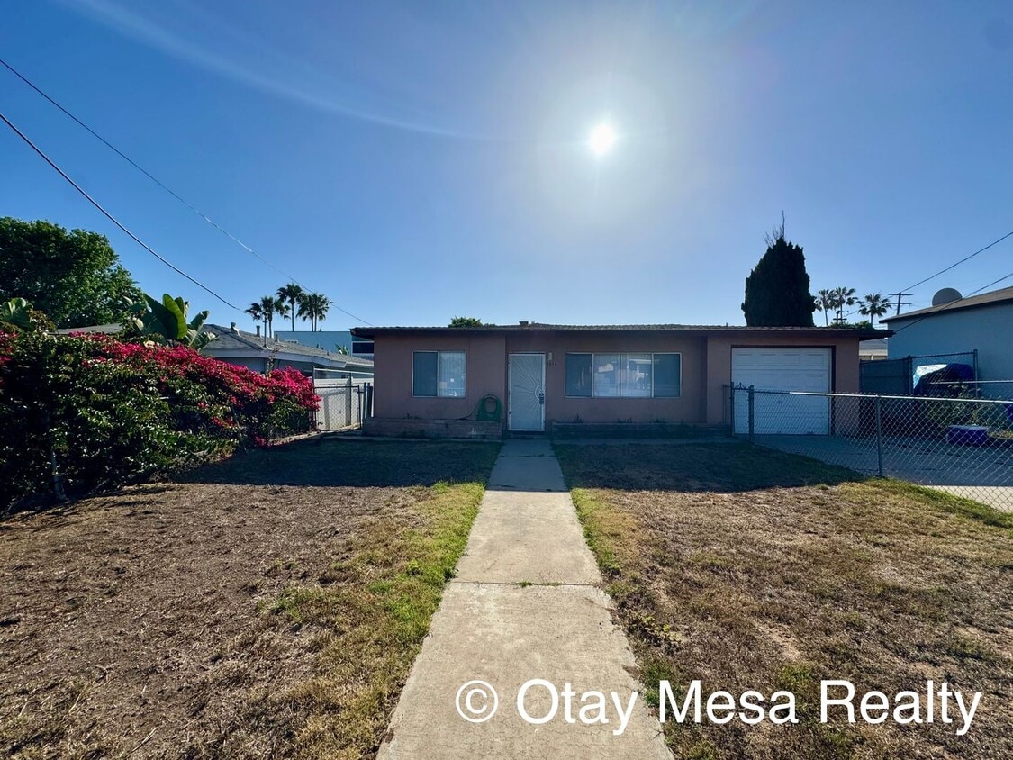Primary Photo - Charming 2-Bedroom Home with Expansive Out...