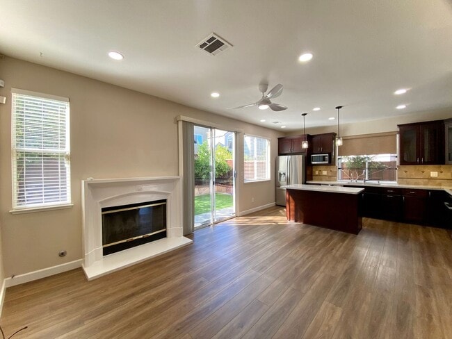 Foto del edificio - Gorgeous 4-bedroom Ardenwood Home for rent...
