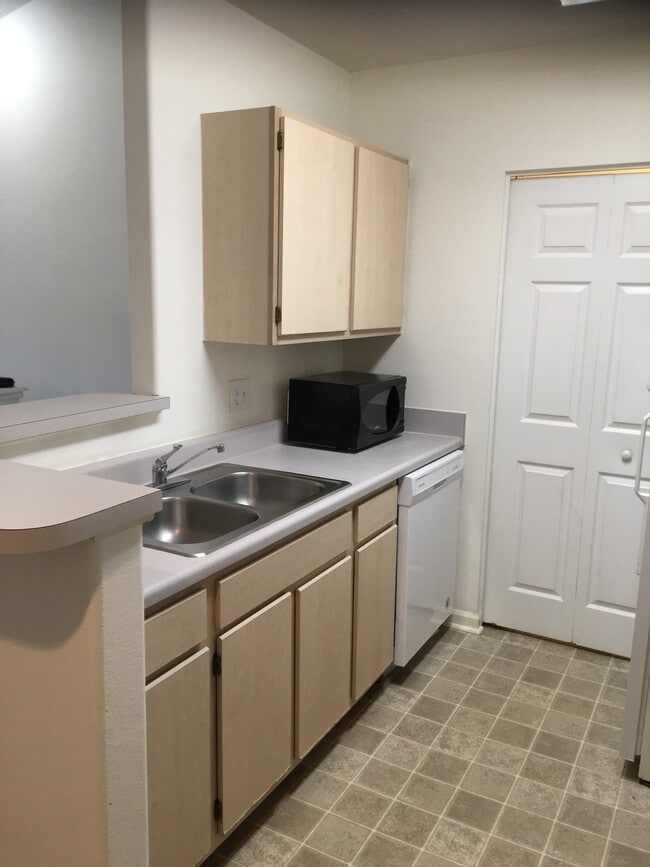 In unit new washer and dryer - 897 Fording Island Rd