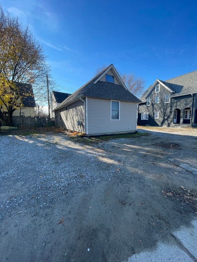 Four Bedroom House | Winter Term Special! - Four Bedroom Home | Flexible Lease Start Date