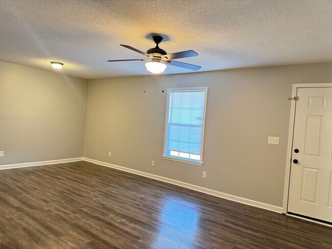 Foto del edificio - 3895 Northeast Dr