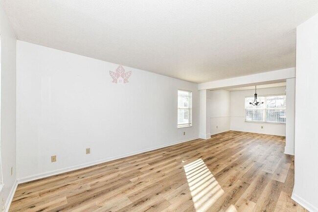 Foto del edificio - **MOVE-IN SPECIAL** Beautiful Updated 4 Be...
