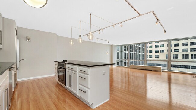 Building Photo - 330 W Diversey Pkwy
