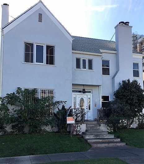 Frente del edificio - 6360 Orange St