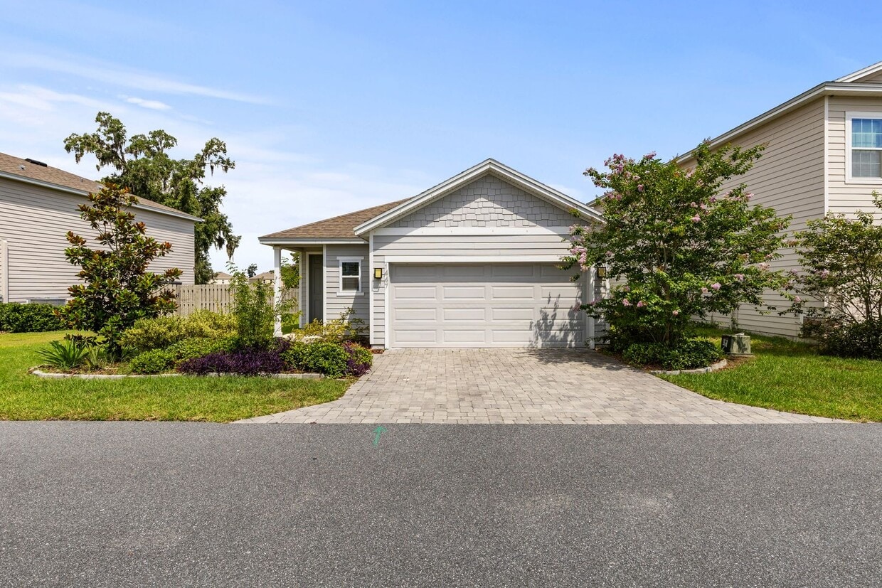 Primary Photo - Charming Arbor Greens Home