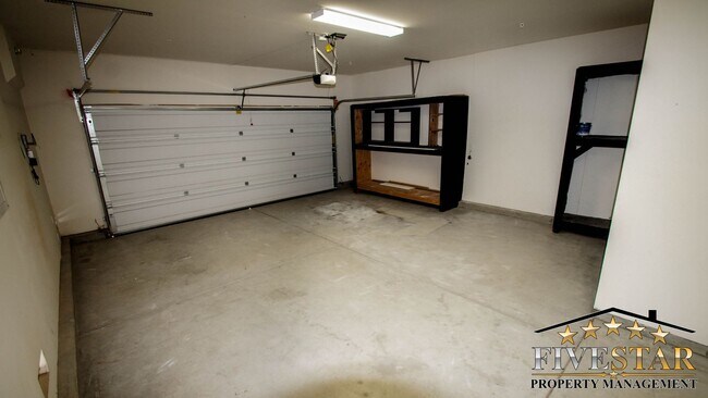 Building Photo - 9512 Aphrodite St